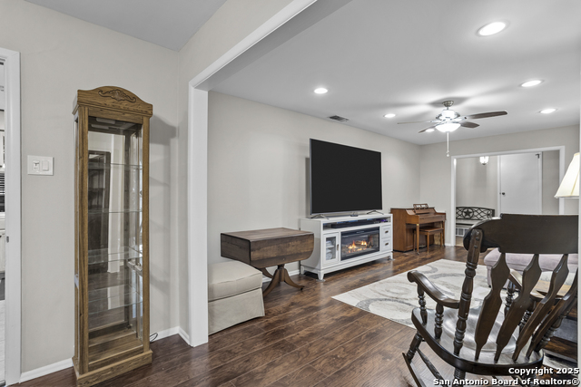 Listing photo id 7 for 6414 View Pt