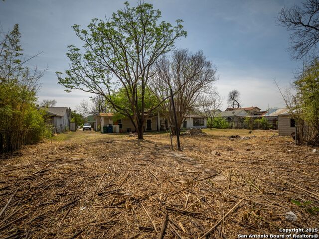 Image 11 of 36 For 1907 Woodlawn Ave W