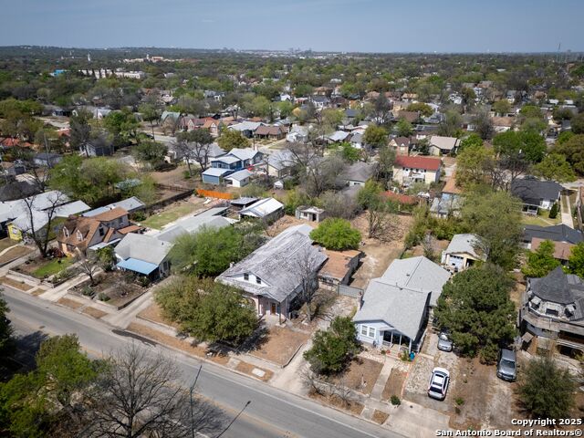 Image 12 of 36 For 1907 Woodlawn Ave W