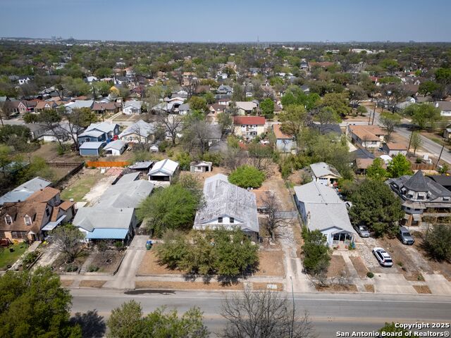 Image 13 of 36 For 1907 Woodlawn Ave W