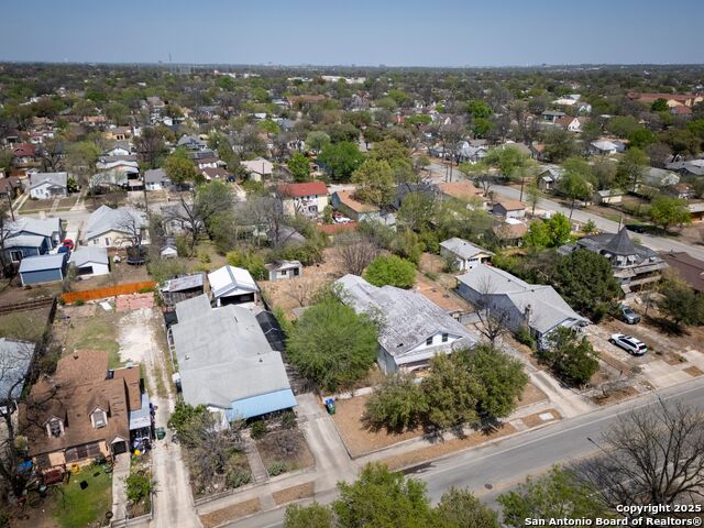 Image 14 of 36 For 1907 Woodlawn Ave W