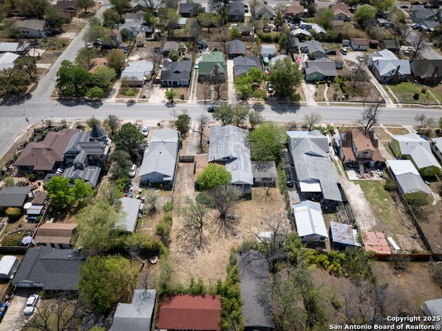 Image 16 of 36 For 1907 Woodlawn Ave W