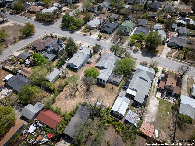 Image 17 of 36 For 1907 Woodlawn Ave W