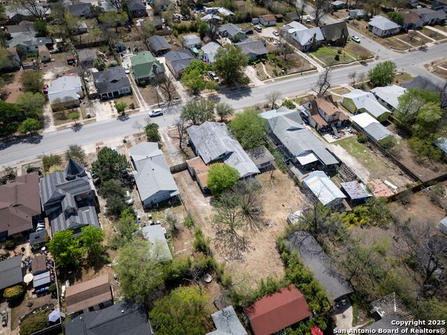 Image 18 of 36 For 1907 Woodlawn Ave W