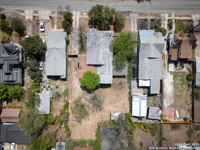 Image 23 of 36 For 1907 Woodlawn Ave W