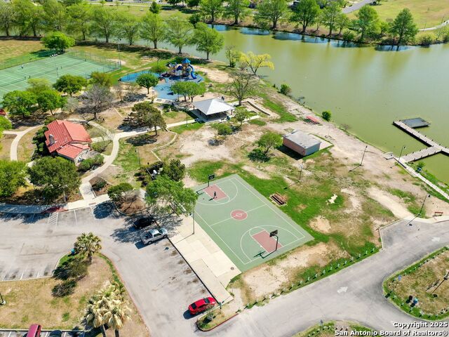 Image 27 of 36 For 1907 Woodlawn Ave W