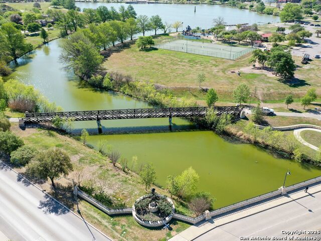 Image 30 of 36 For 1907 Woodlawn Ave W