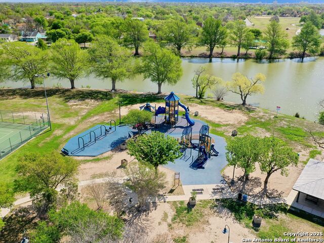 Image 35 of 36 For 1907 Woodlawn Ave W