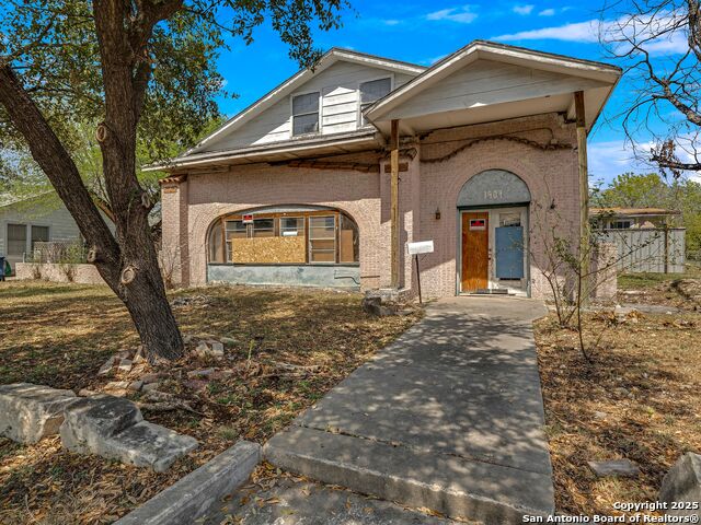 Image 4 of 36 For 1907 Woodlawn Ave W