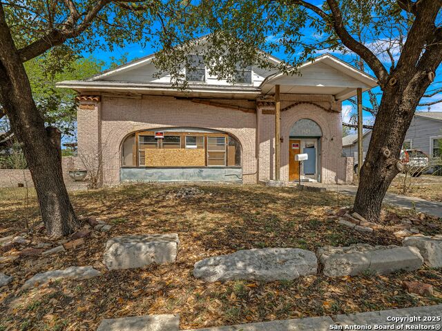 Image 5 of 36 For 1907 Woodlawn Ave W