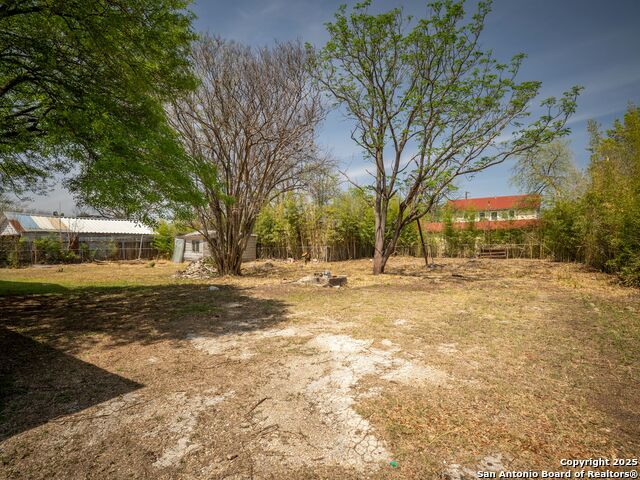 Image 6 of 36 For 1907 Woodlawn Ave W