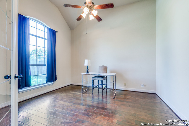 Listing photo id 9 for 734 Teatro  