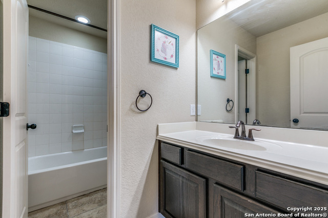 Listing photo id 13 for 734 Teatro  