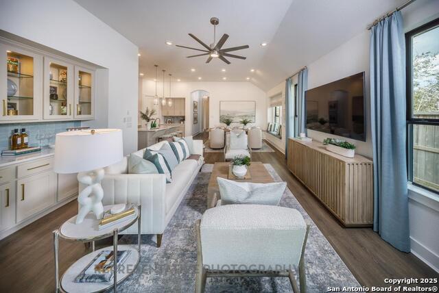 Listing photo id 8 for 2516 High Ground