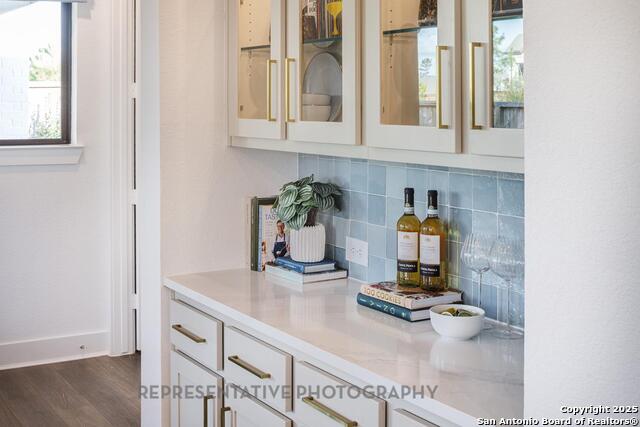 Listing photo id 17 for 2516 High Ground