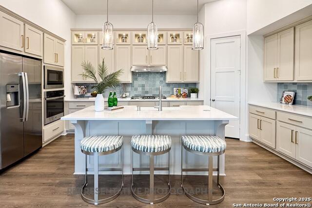 Listing photo id 0 for 2516 High Ground