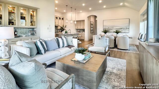 Listing photo id 6 for 2516 High Ground