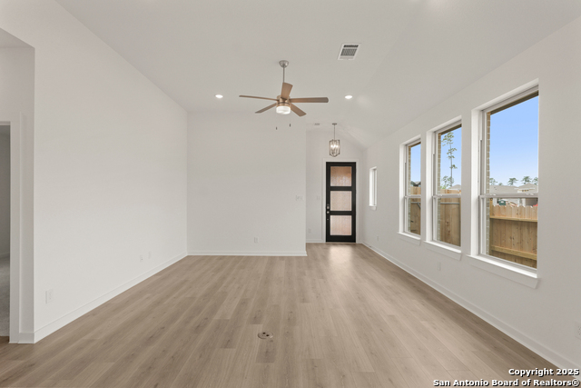 Listing photo id 9 for 2215 Altiplano