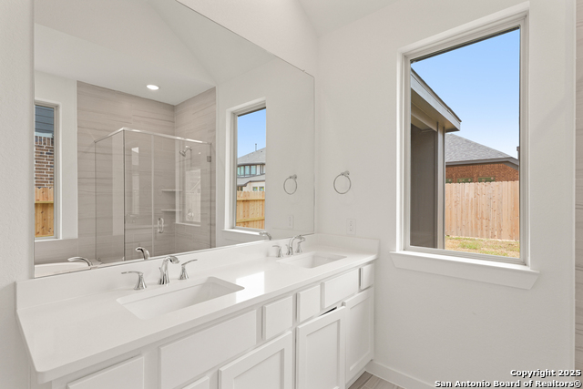 Listing photo id 12 for 2215 Altiplano