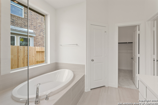 Listing photo id 13 for 2215 Altiplano