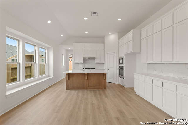 Listing photo id 15 for 2215 Altiplano