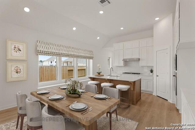 Listing photo id 0 for 2215 Altiplano