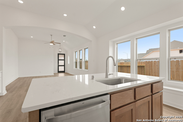 Listing photo id 6 for 2215 Altiplano