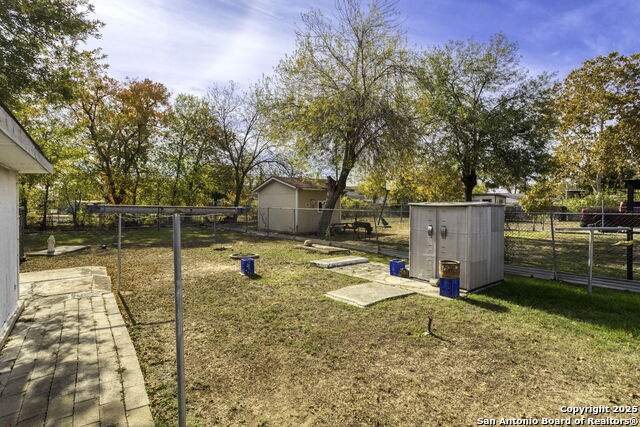 Listing photo id 22 for 1322 Kendalia