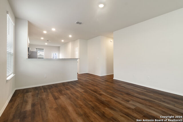 Listing photo id 7 for 10243 Band Wagon