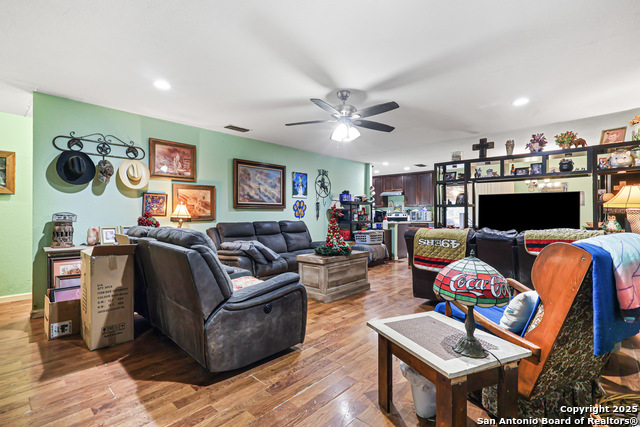 Image 3 of 20 For 4918 Dare Ln