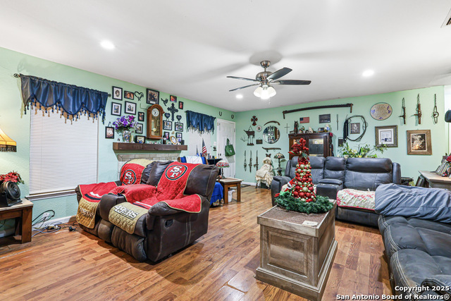 Image 5 of 20 For 4918 Dare Ln