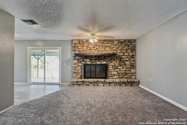 Listing photo id 8 for 8203 Phoenix