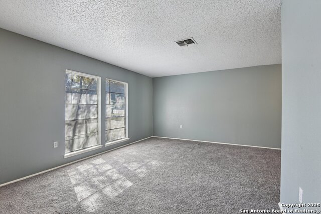 Listing photo id 10 for 8203 Phoenix