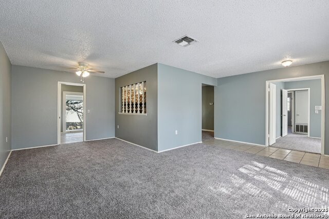 Listing photo id 11 for 8203 Phoenix