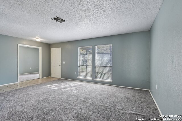 Listing photo id 12 for 8203 Phoenix