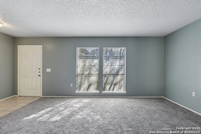 Listing photo id 13 for 8203 Phoenix