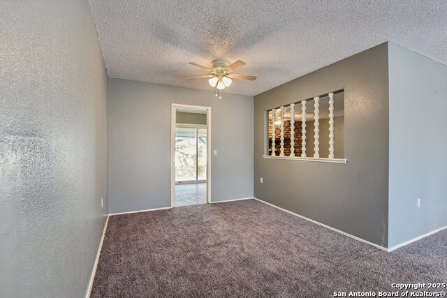 Listing photo id 14 for 8203 Phoenix