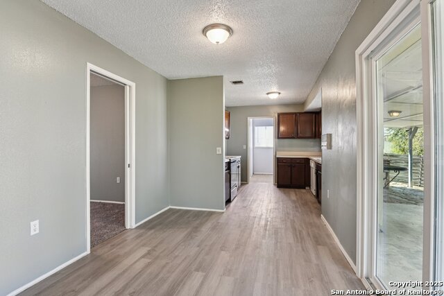 Listing photo id 17 for 8203 Phoenix