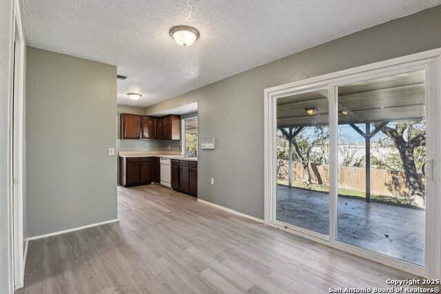 Listing photo id 18 for 8203 Phoenix