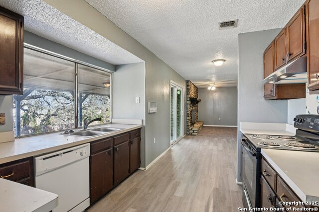 Listing photo id 20 for 8203 Phoenix