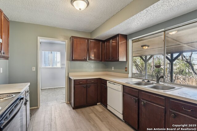 Listing photo id 22 for 8203 Phoenix