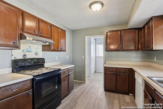 Listing photo id 23 for 8203 Phoenix