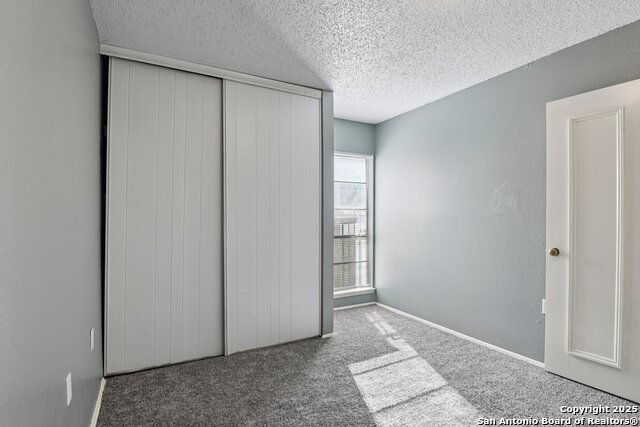 Listing photo id 25 for 8203 Phoenix