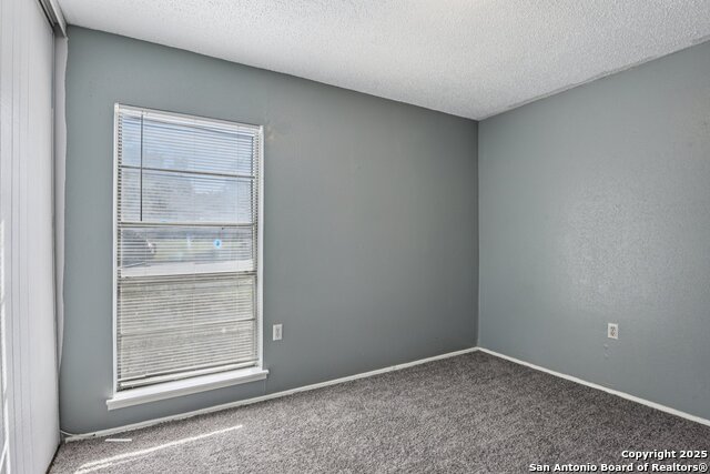 Listing photo id 29 for 8203 Phoenix