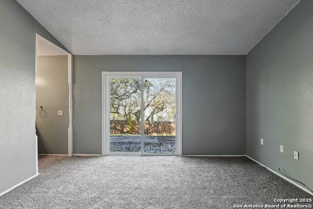 Listing photo id 35 for 8203 Phoenix