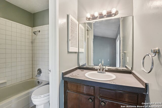 Listing photo id 37 for 8203 Phoenix