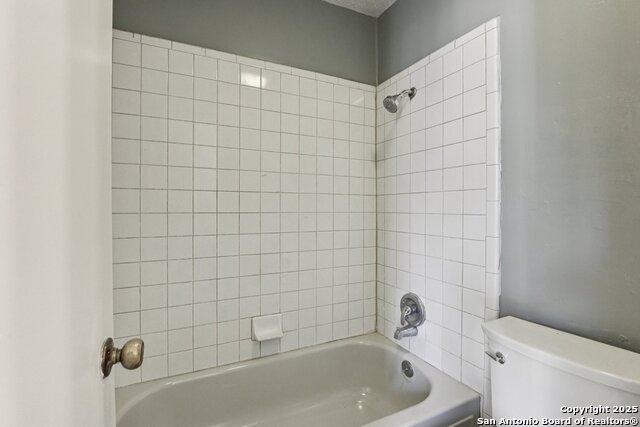 Listing photo id 38 for 8203 Phoenix