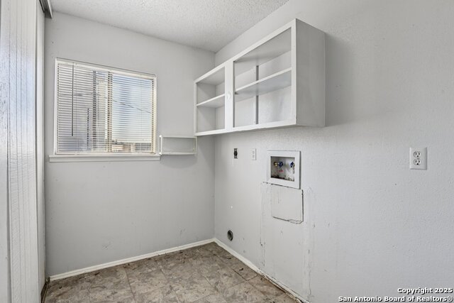 Listing photo id 40 for 8203 Phoenix