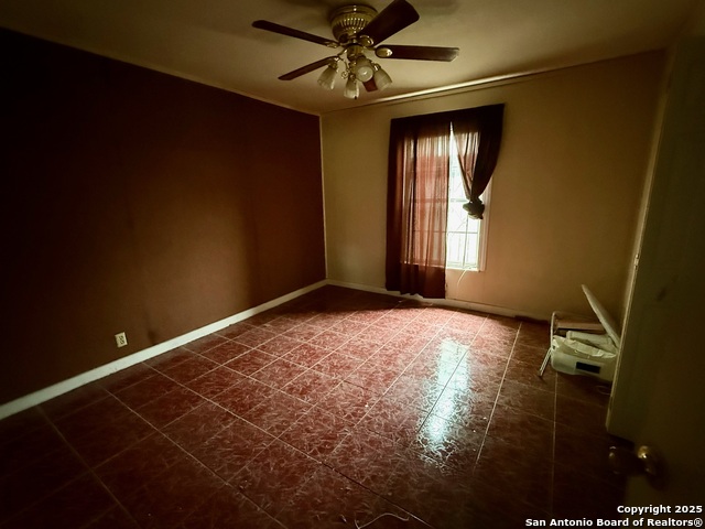 Image 22 of 27 For 215 Academy W