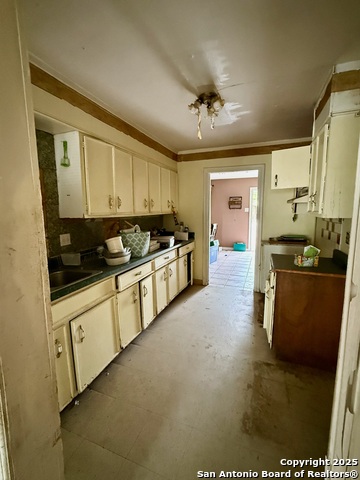 Image 6 of 27 For 215 Academy W